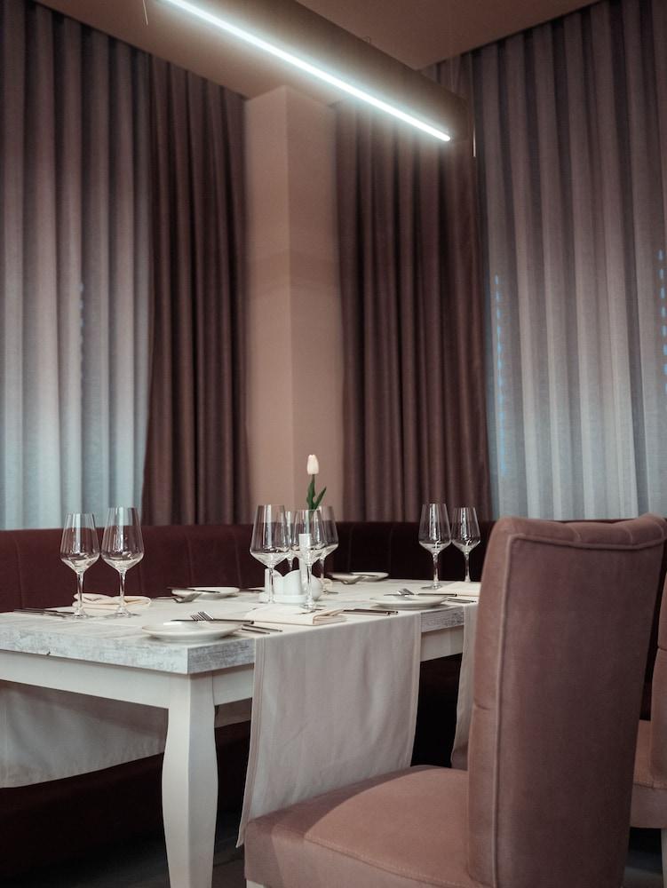 Midtown Hotel Baku Ngoại thất bức ảnh