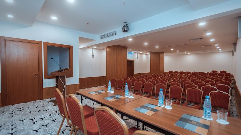 Midtown Hotel Baku Ngoại thất bức ảnh